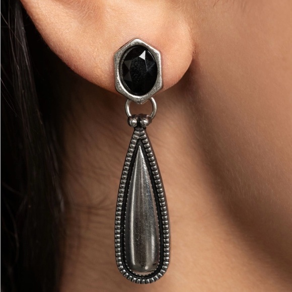 Festival Fame - Black Post Earring - Picture 1 of 2